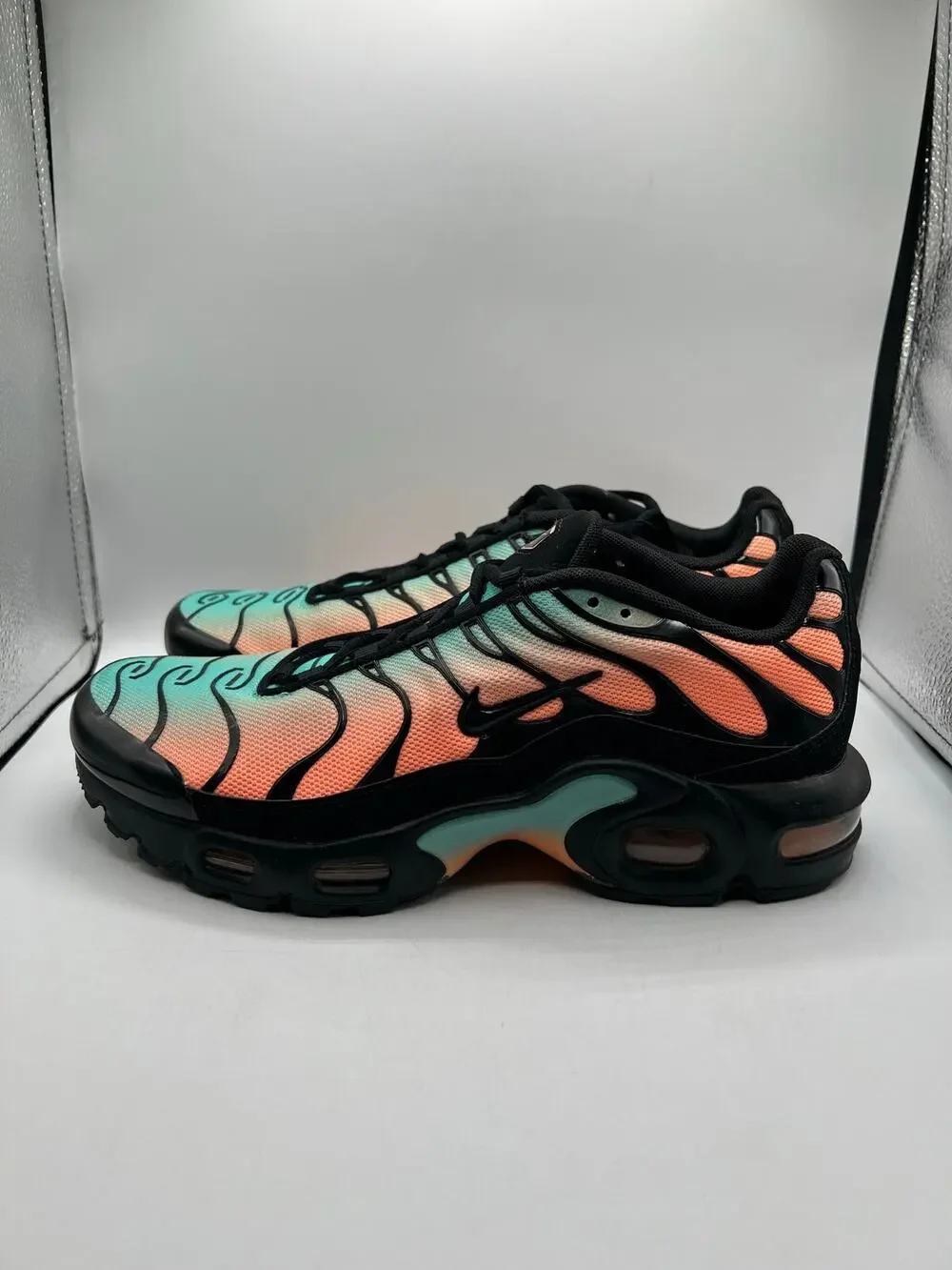 Nike Air Max Plus GS ‘Aurora Green Orange Pulse’ size 7Y